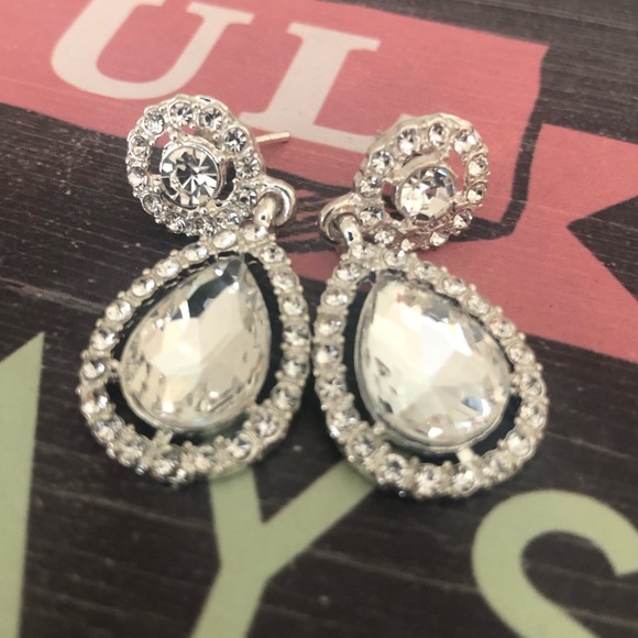 Ice dangling Crystal &Cubic zirconia Post Earrings - Picture 4 of 8